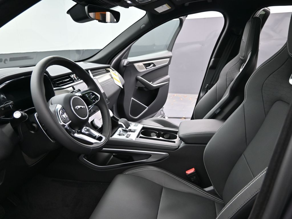 2026 Jaguar F-Pace R-Dynamic S - Photo 21