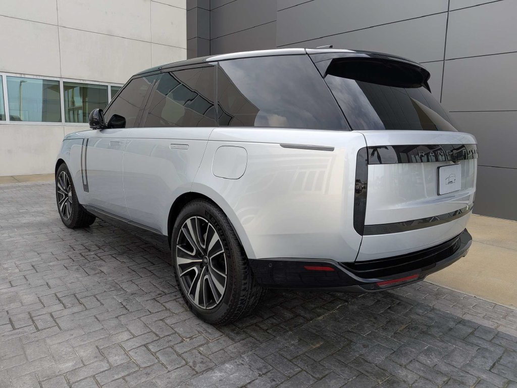 Certified 2025 Land Rover Range Rover P550e SE SUV
