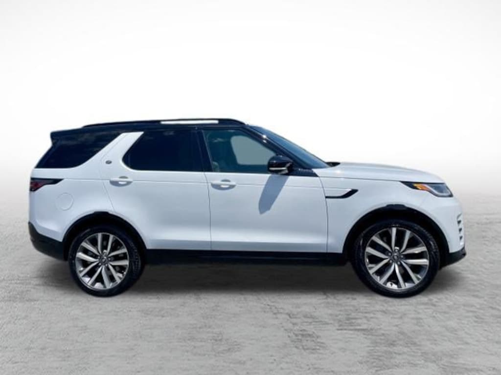 Certified 2025 Land Rover Discovery P360 Dynamic SE SUV