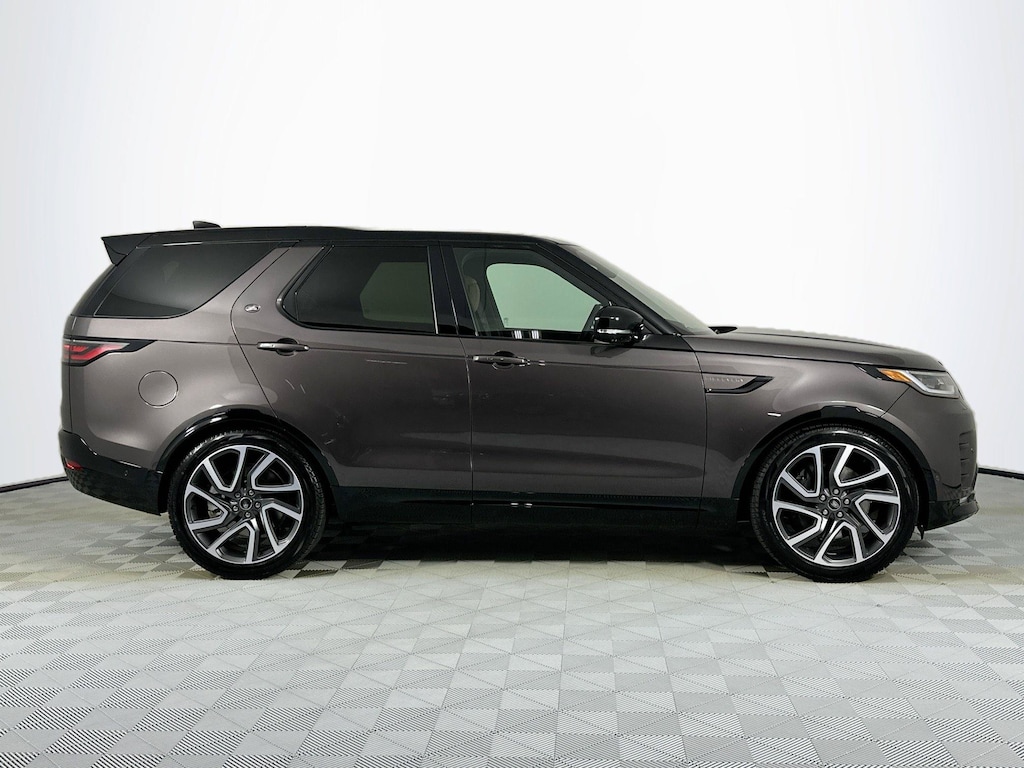 Used 2025 Land Rover Discovery Dynamic SE SUV