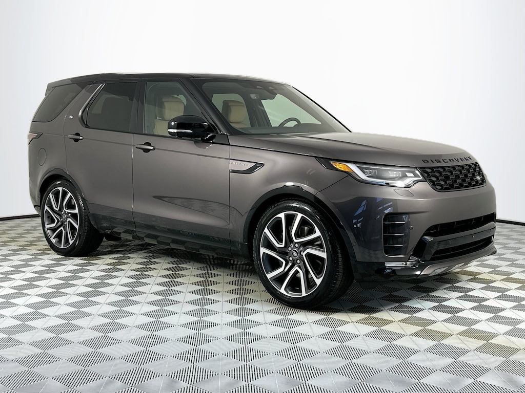 Used 2025 Land Rover Discovery Dynamic SE SUV