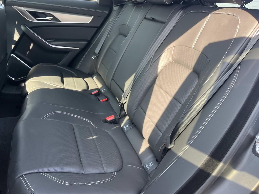 2026 Jaguar F-Pace R-Dynamic S - Photo 10