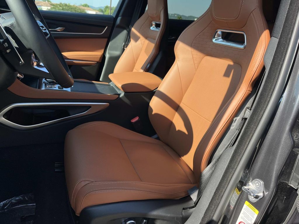 2026 Jaguar F-Pace R-Dynamic S - Photo 12