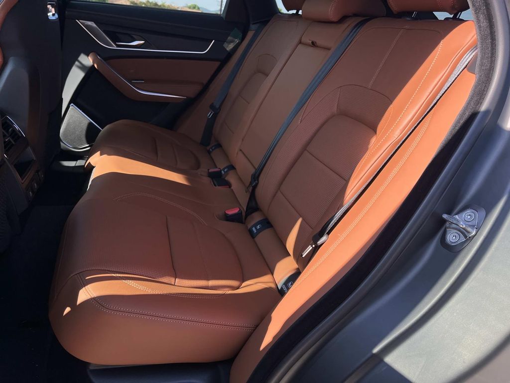 2026 Jaguar F-Pace R-Dynamic S - Photo 10