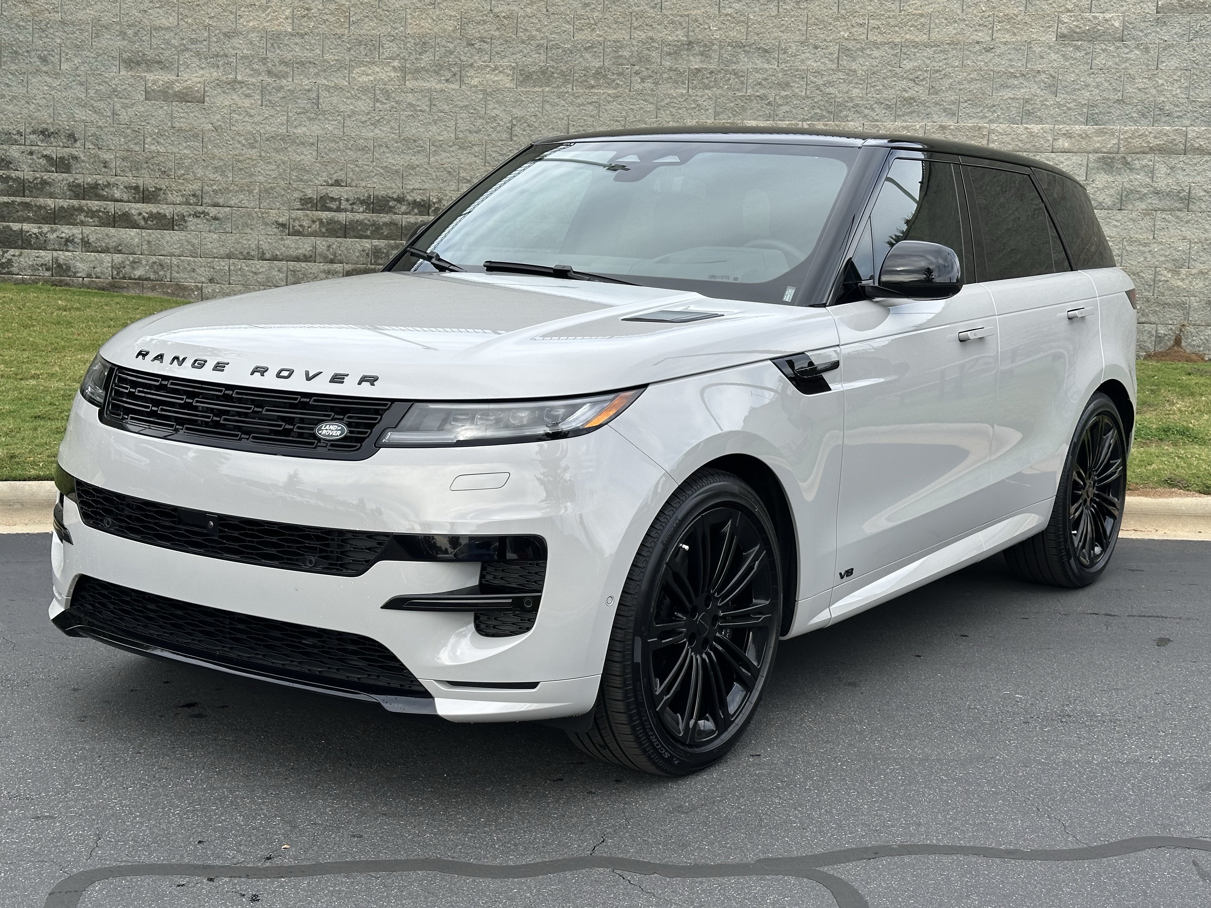 Used 2027 Land Rover Range Rover Sport Dynamic SE SUV