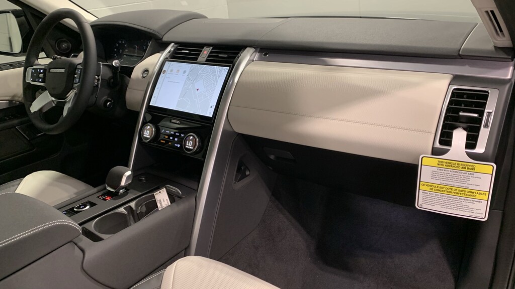 Used 2025 Land Rover Discovery Dynamic SE SUV