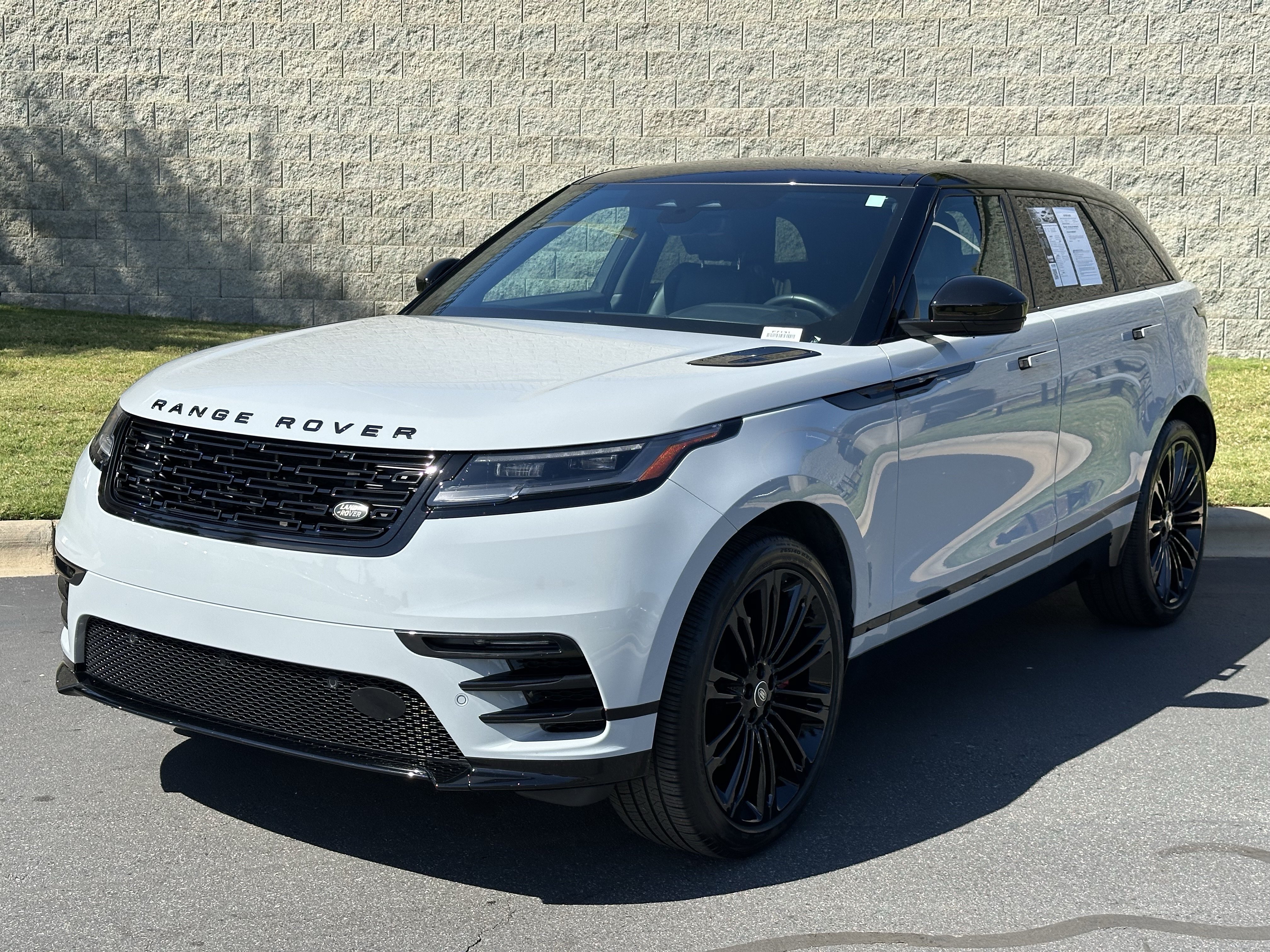 2024 Land Rover Range Rover Velar Dynamic SE SUV