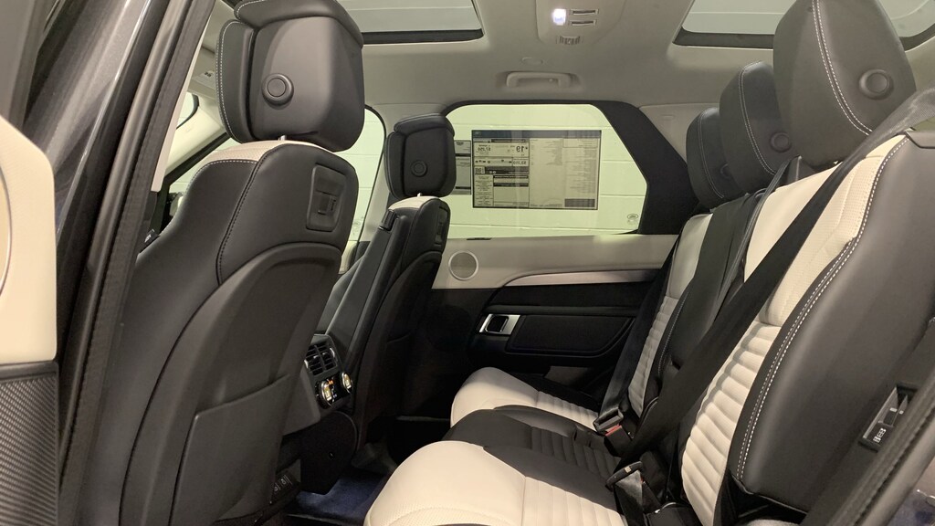 Used 2025 Land Rover Discovery Dynamic SE SUV