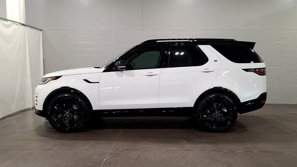 Used 2026 Land Rover Discovery Dynamic SE SUV