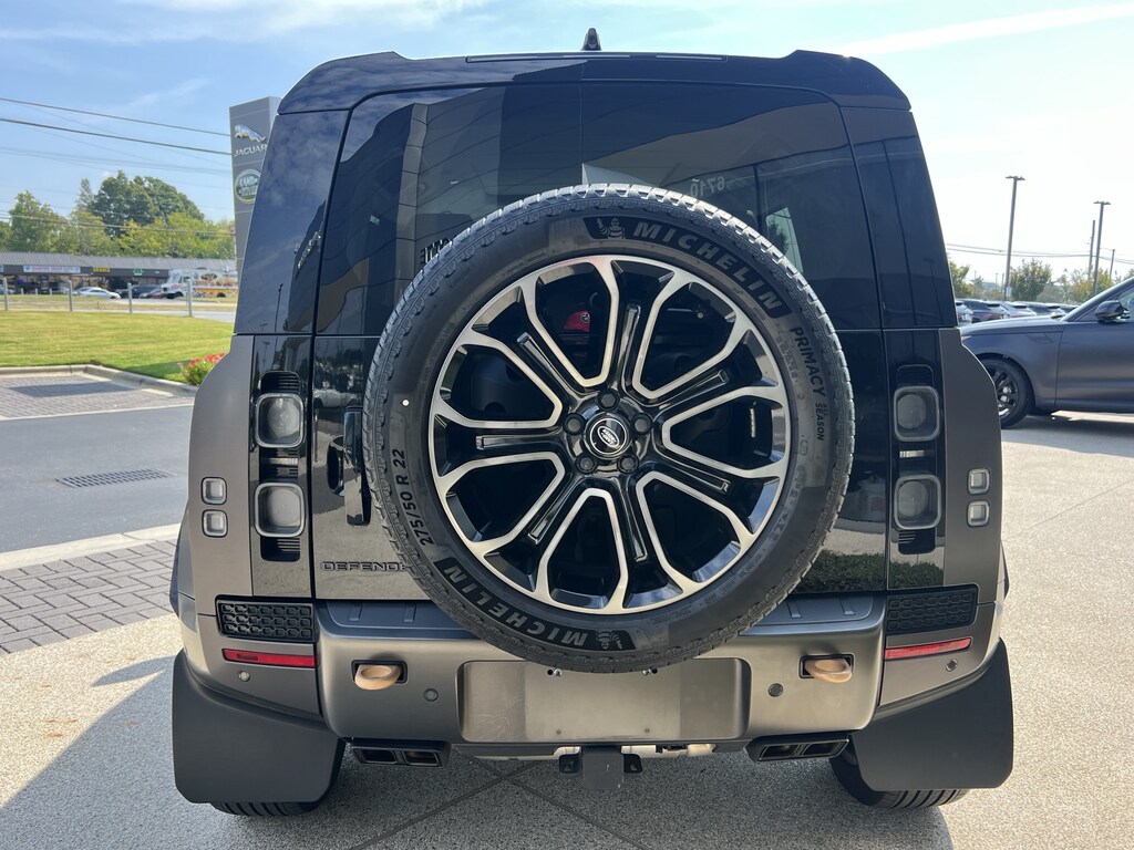 Used 2025 Land Rover Defender OCTA SUV
