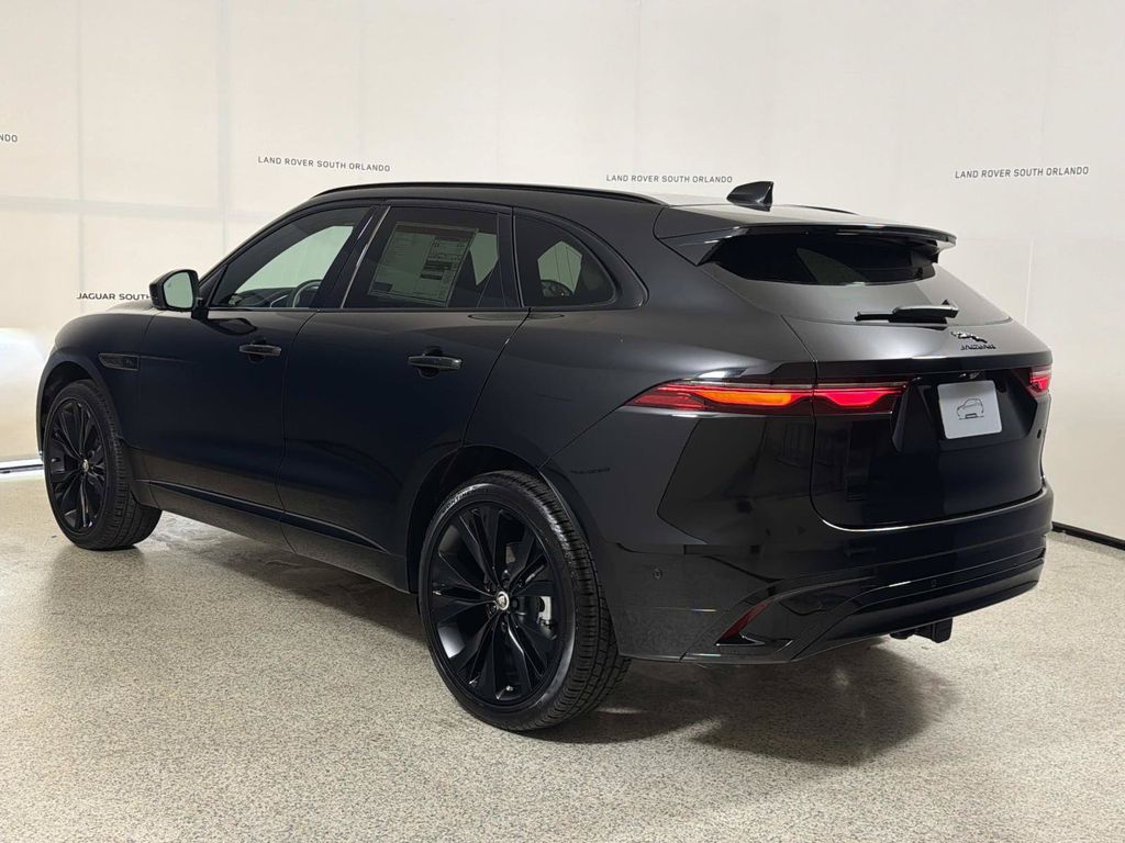2026 Jaguar F-Pace R-Dynamic S - Photo 3