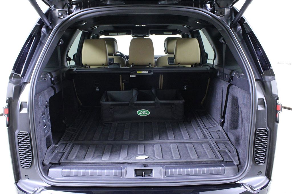 2025 Land Rover Discovery Dynamic SE - Photo 8