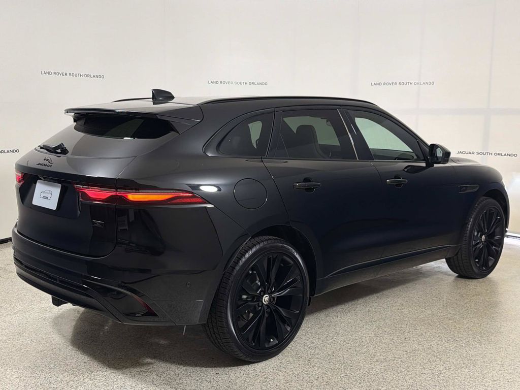 2026 Jaguar F-Pace R-Dynamic S - Photo 5