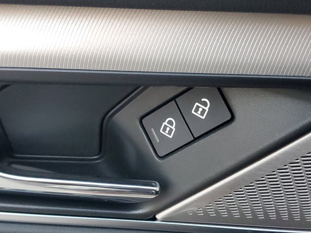 2026 Jaguar F-Pace R-Dynamic S - Photo 24