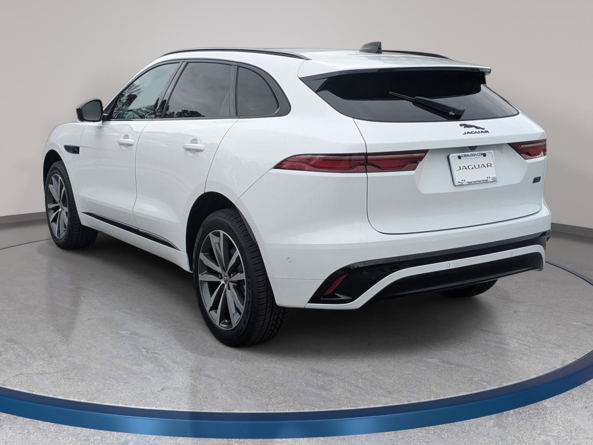 2026 Jaguar F-Pace R-Dynamic S - Photo 7