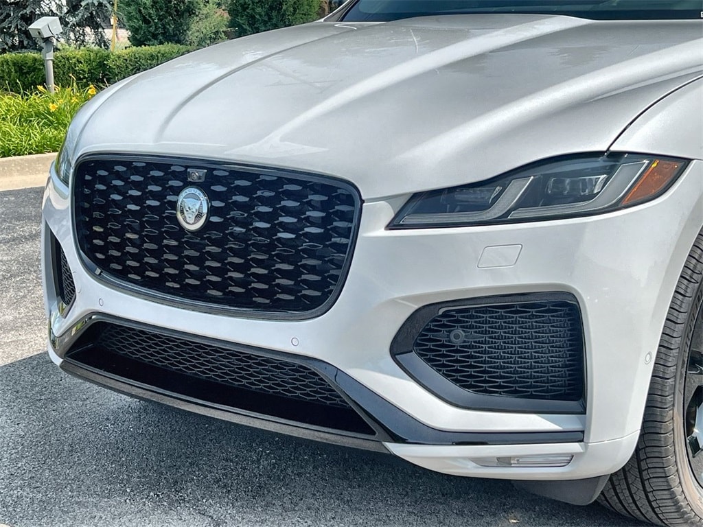 2026 Jaguar F-Pace R-Dynamic S - Photo 9