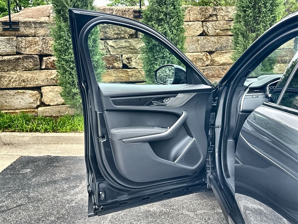 2026 Jaguar F-Pace R-Dynamic S - Photo 17