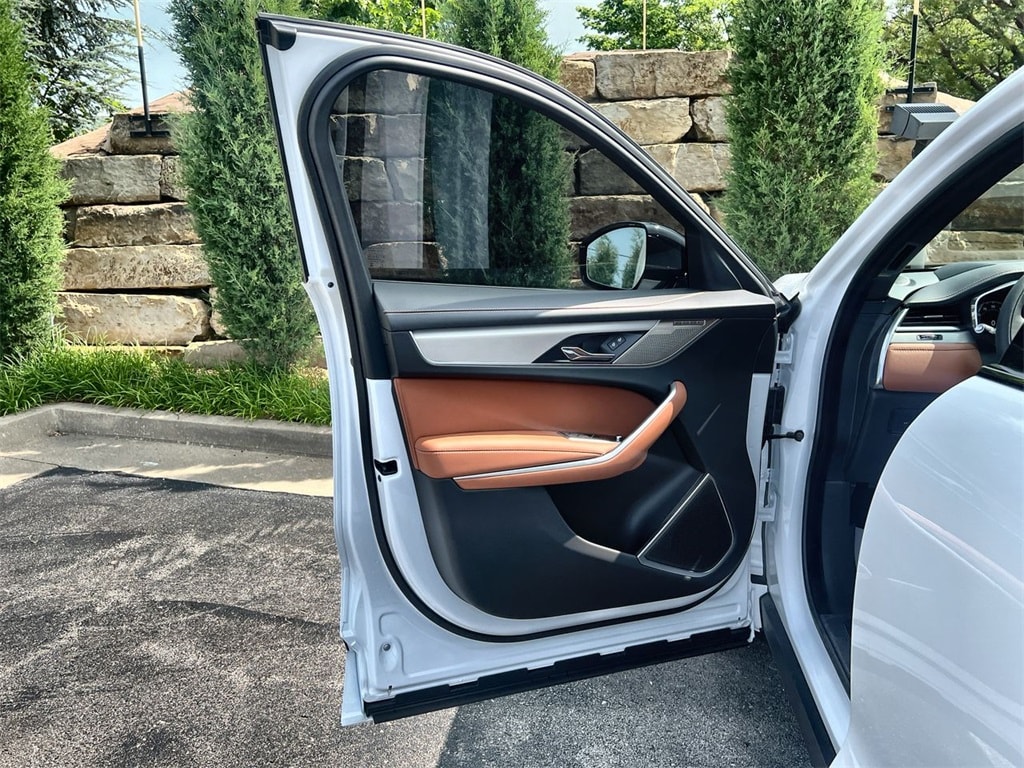 2026 Jaguar F-Pace R-Dynamic S - Photo 17