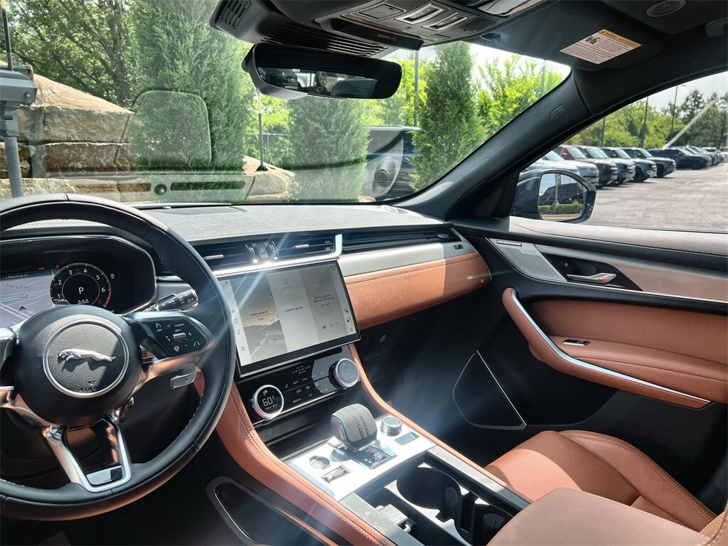 2026 Jaguar F-Pace R-Dynamic S - Photo 13