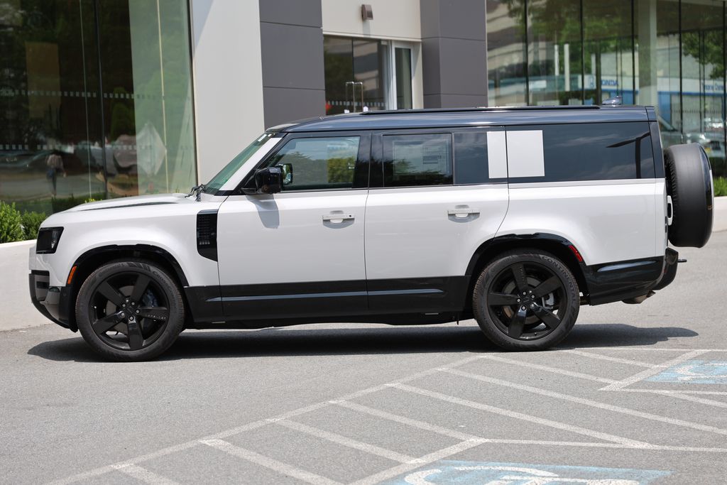 Used 2026 Land Rover Defender 130 X-Dynamic SE SUV
