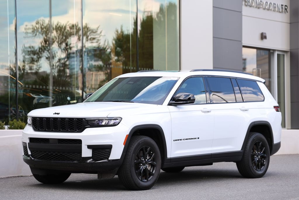 Used 2024 Jeep Grand Cherokee L Laredo SUV