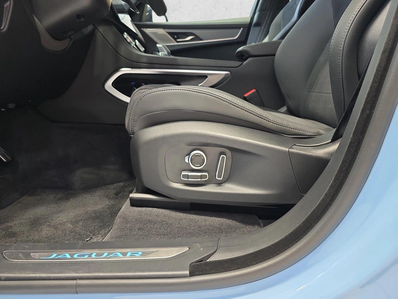 2026 Jaguar F-Pace SVR - Photo 28