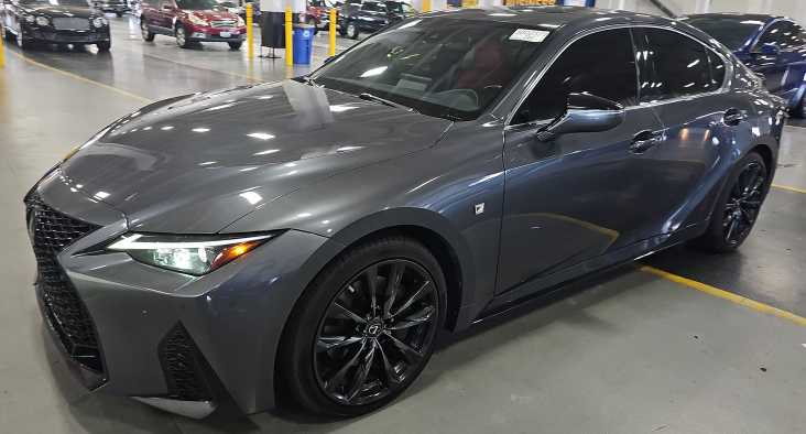 2021 Lexus IS