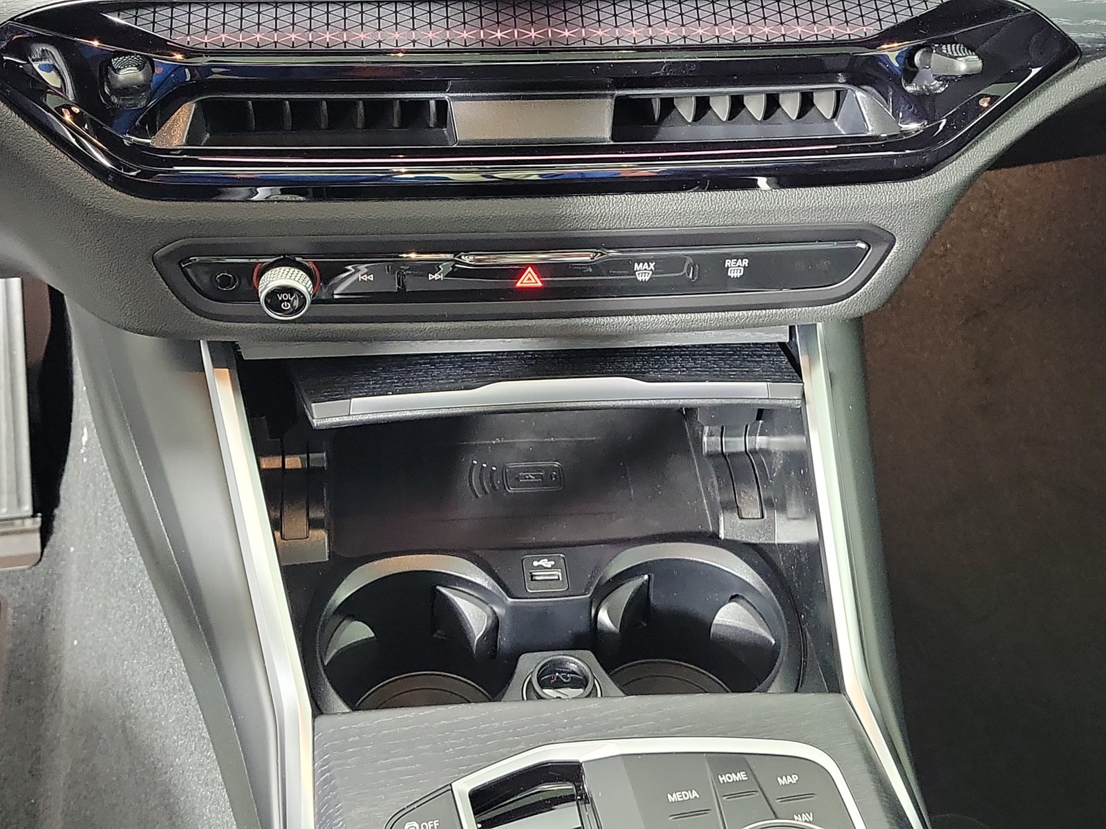 2026 BMW 3 Series 330i - Photo 21