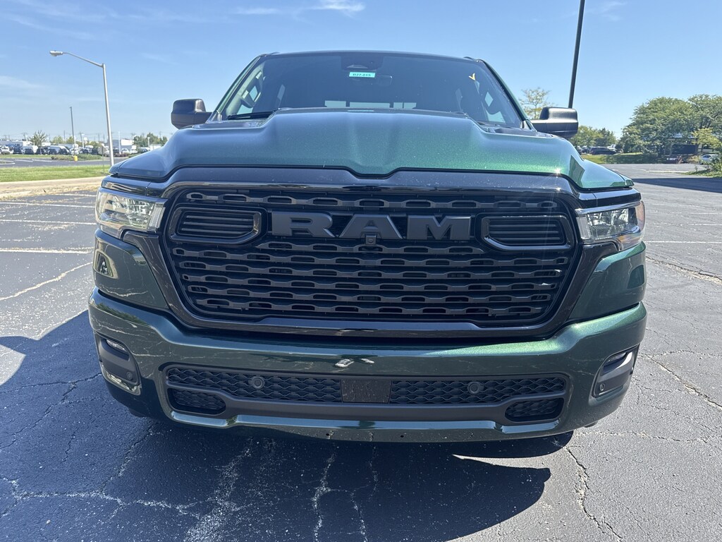 New 2027 Ram 1500 EXPRESS CREW CAB 4X4 5'7 BOX Pickup