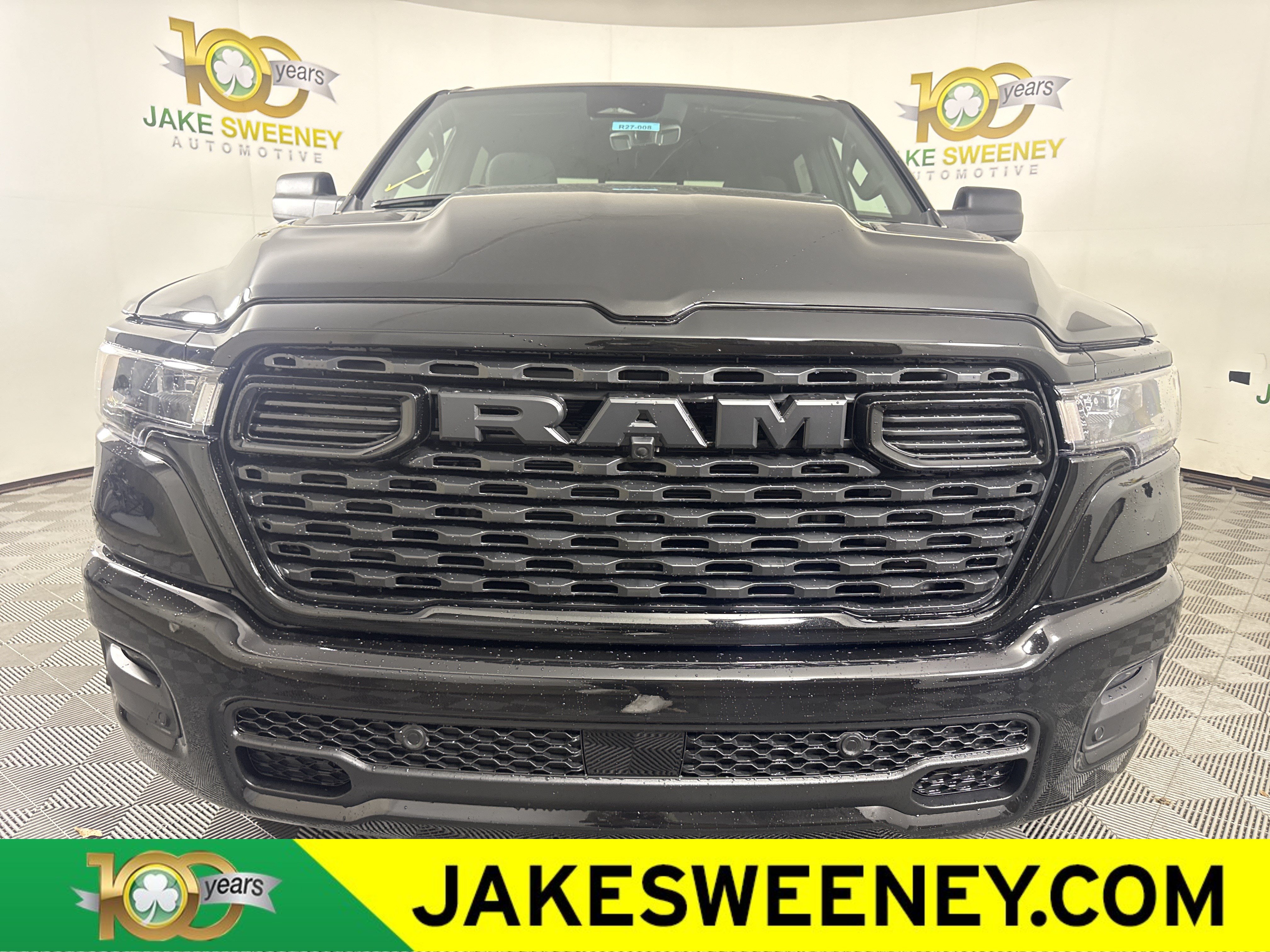 New 2027 Ram 1500 EXPRESS CREW CAB 4X4 5'7 BOX Pickup