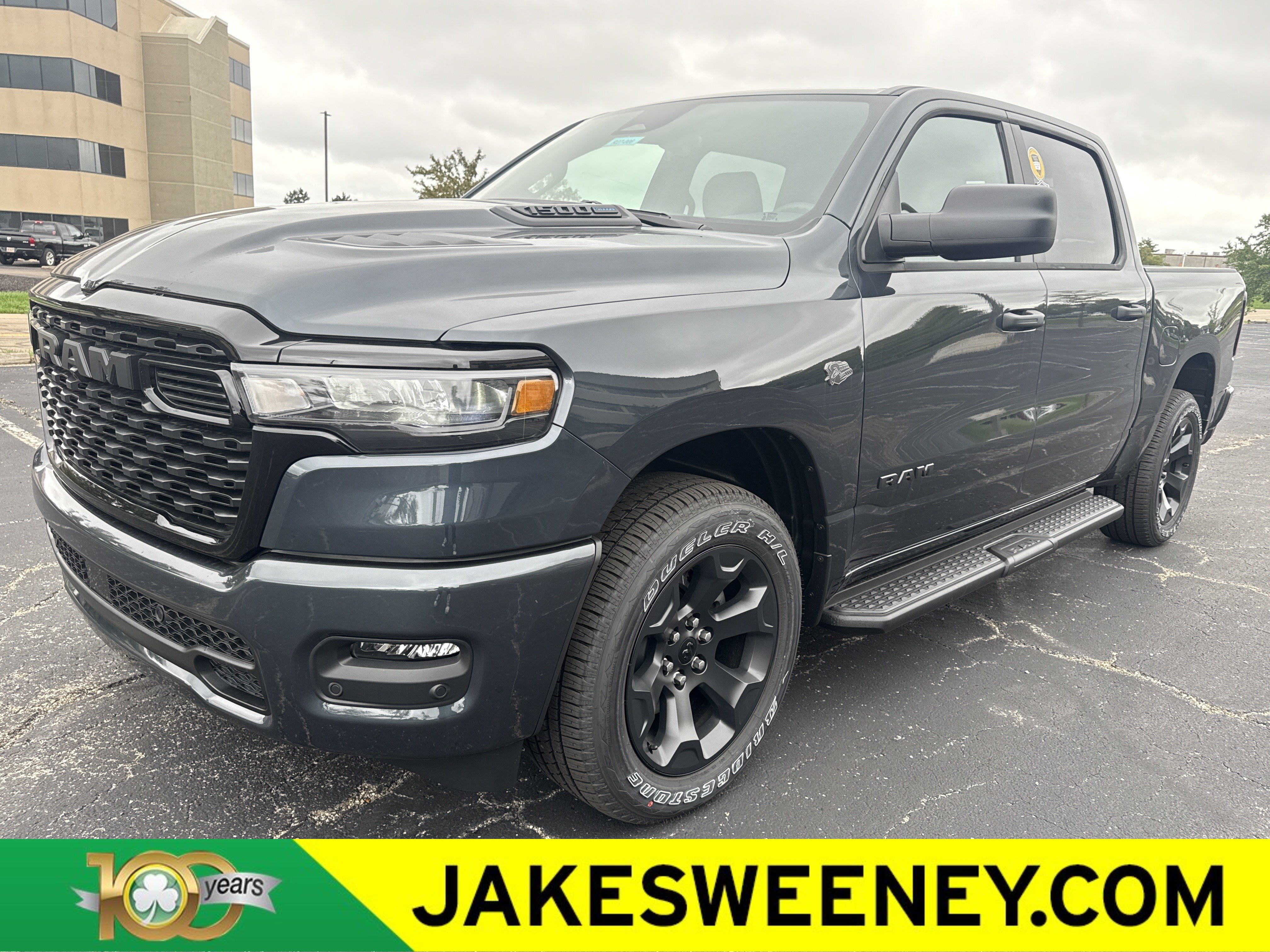 New 2027 Ram 1500 EXPRESS CREW CAB 4X4 5'7 BOX Pickup