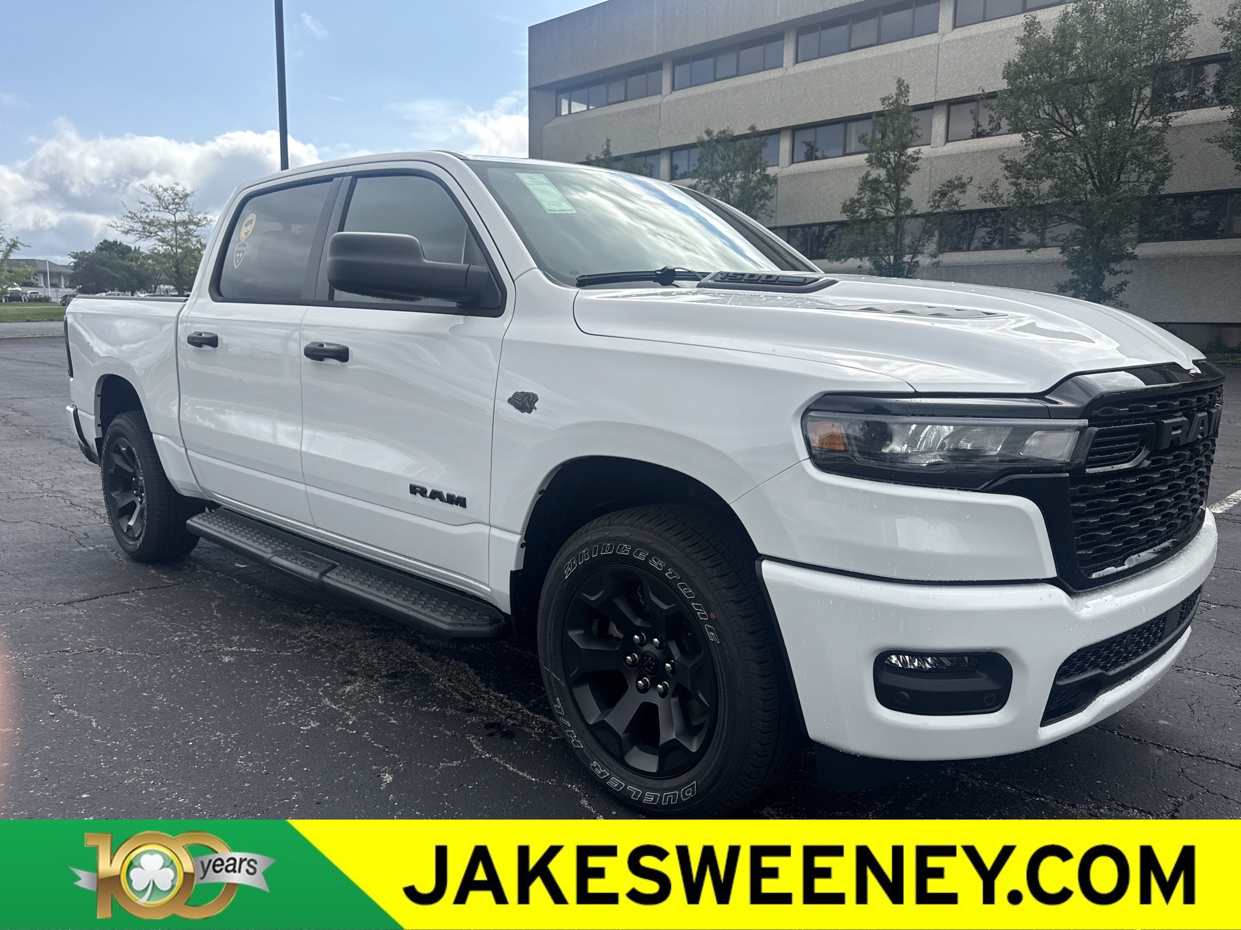 New 2027 Ram 1500 EXPRESS CREW CAB 4X4 5'7 BOX Pickup