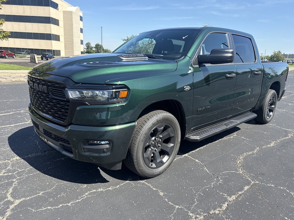 New 2027 Ram 1500 EXPRESS CREW CAB 4X4 5'7 BOX Pickup