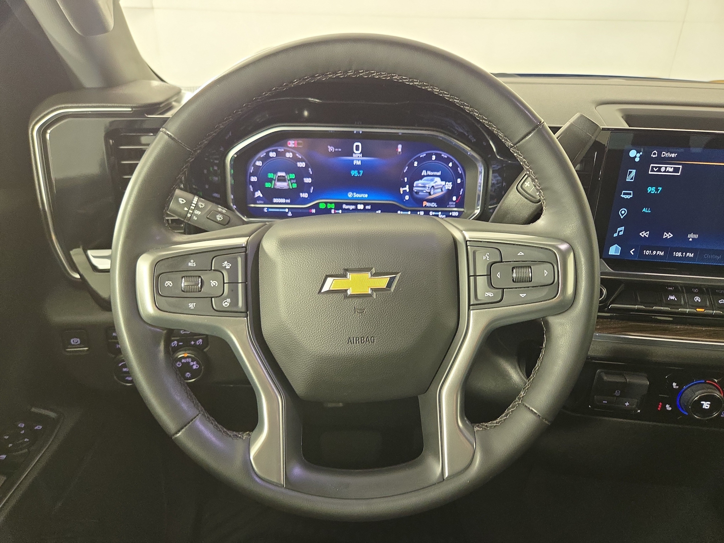 2024 Chevrolet Silverado 1500 LT - Photo 14