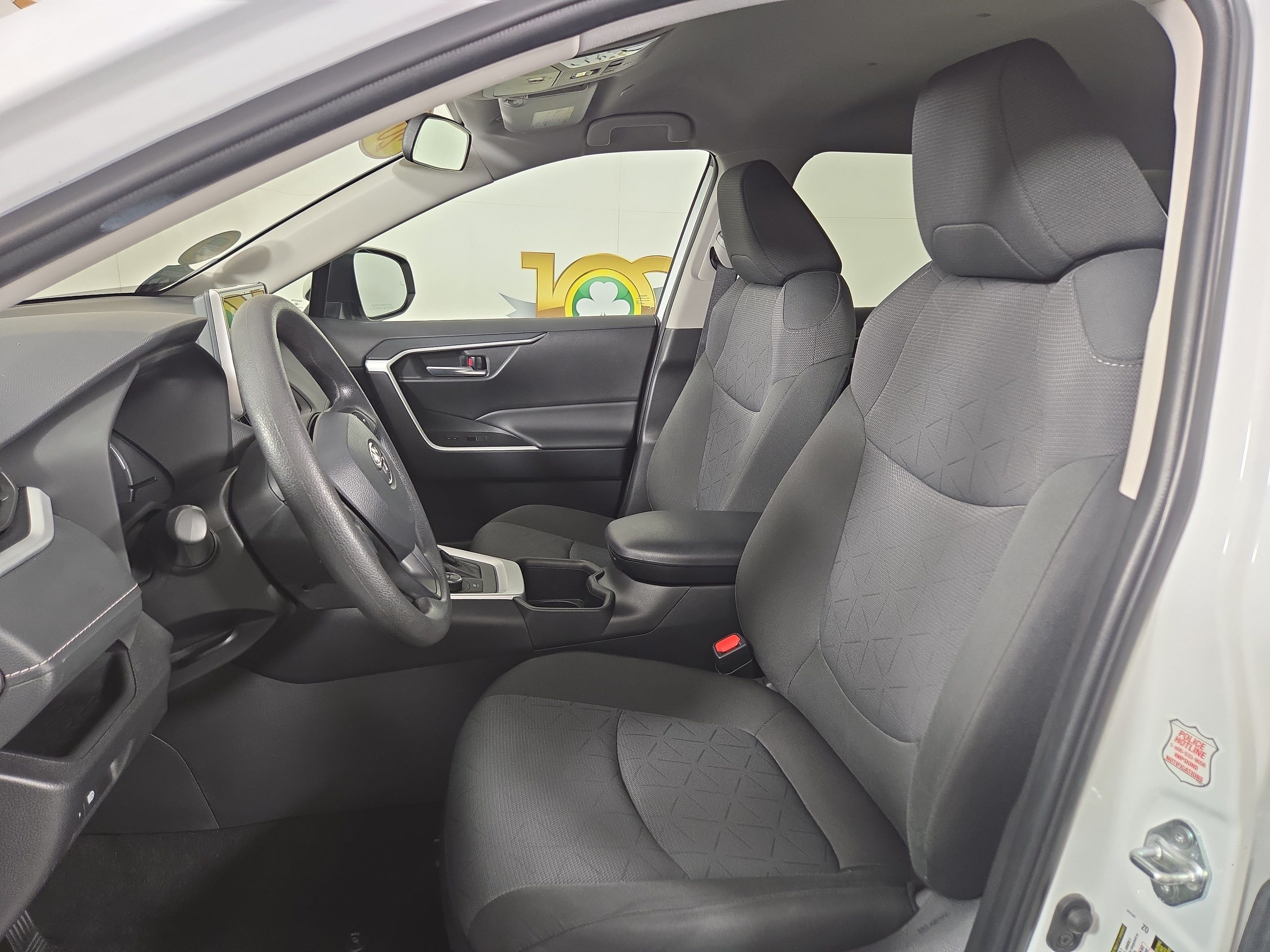 2025 Toyota RAV4 XLE - Photo 11