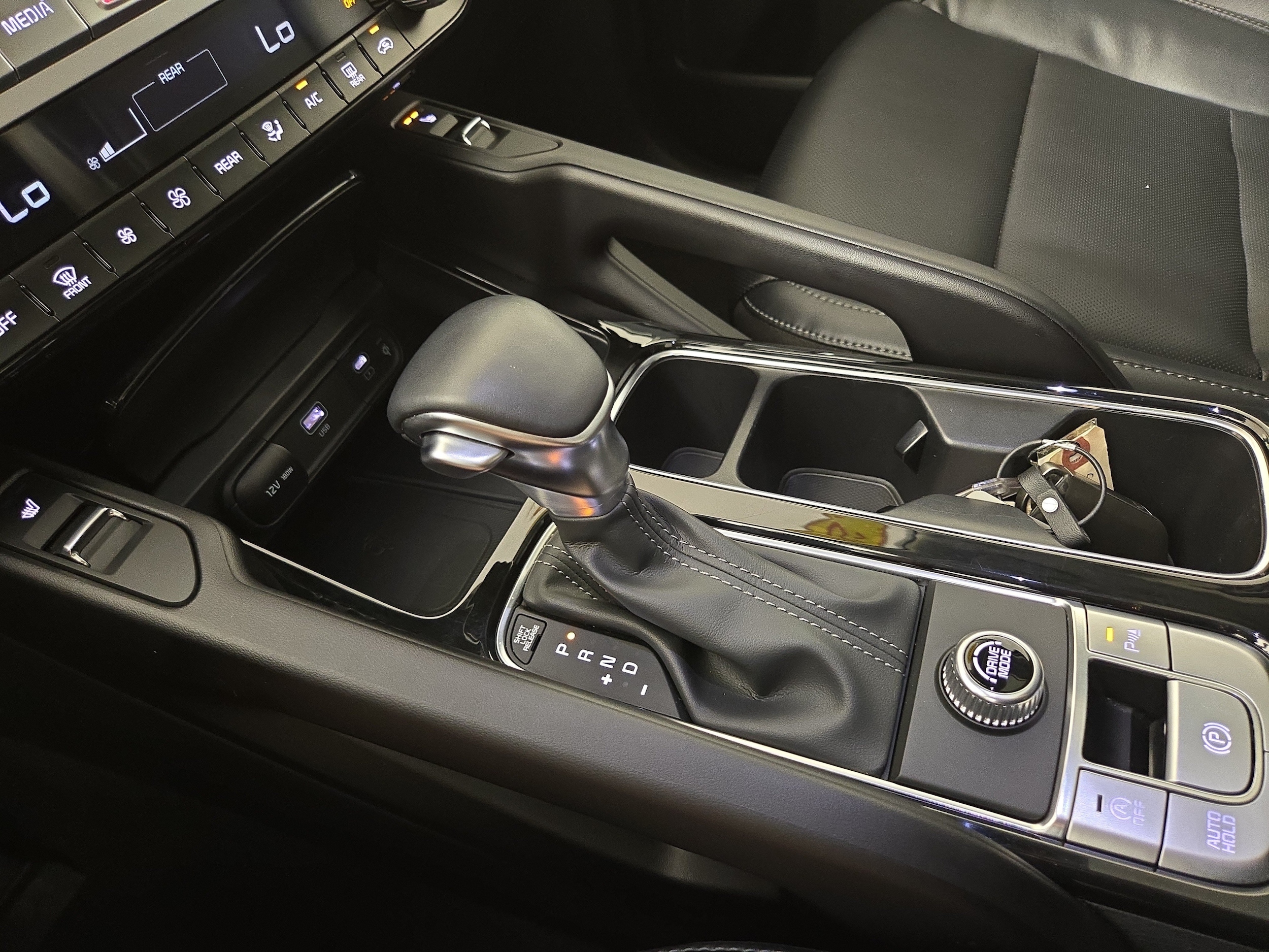 2025 Kia Telluride S - Photo 24