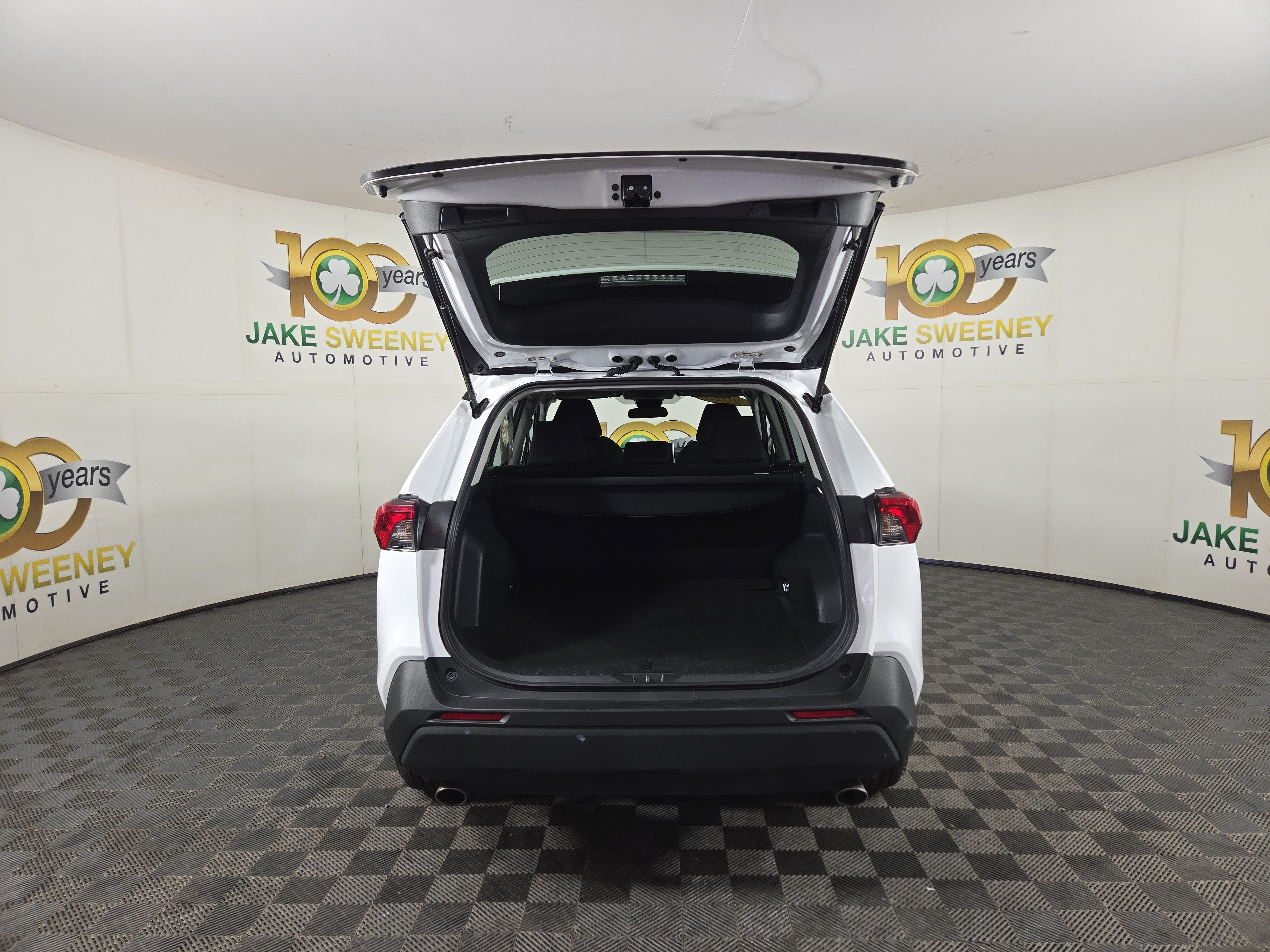 2025 Toyota RAV4 XLE - Photo 31