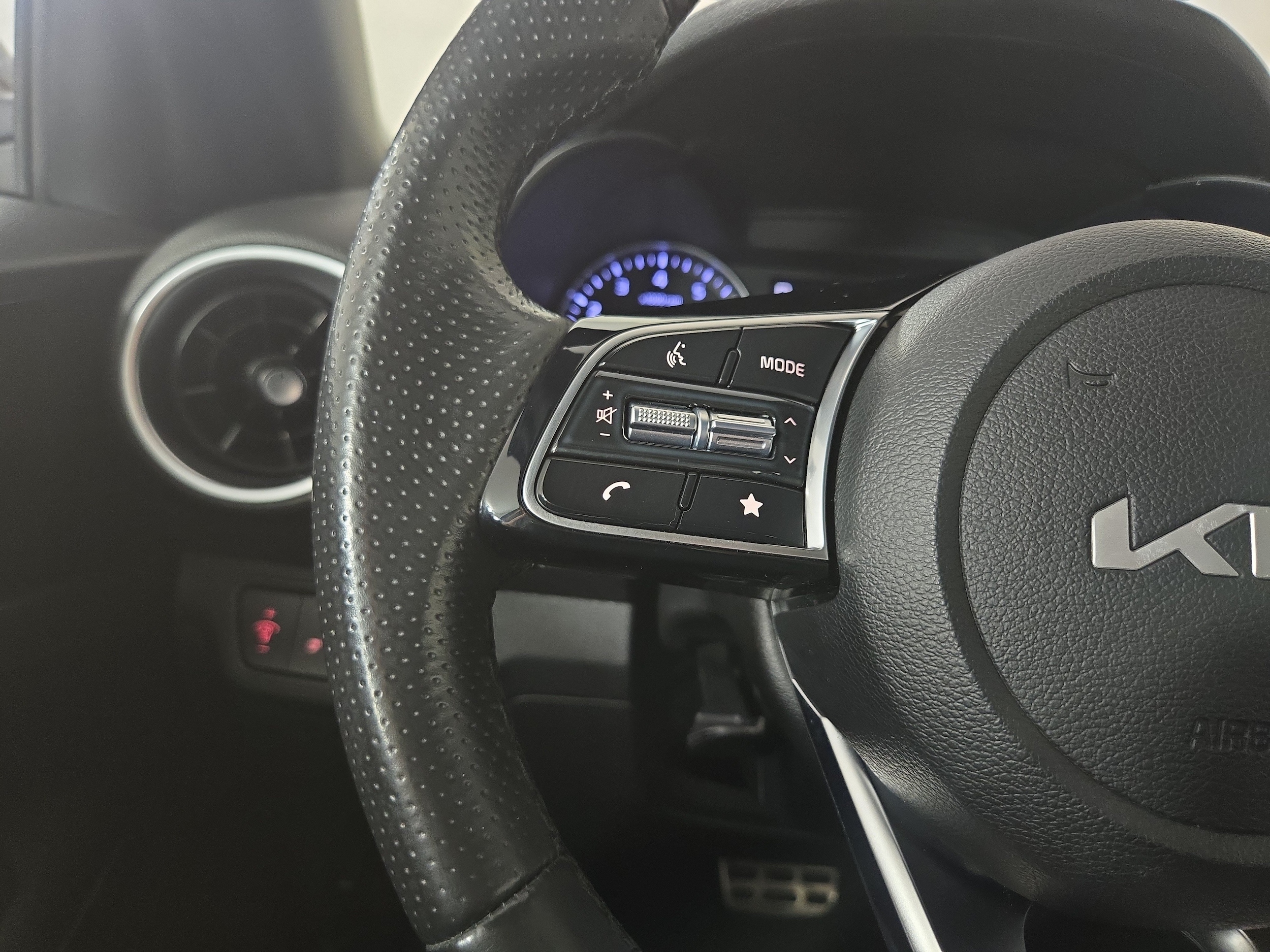 2024 Kia Forte GT-Line - Photo 15