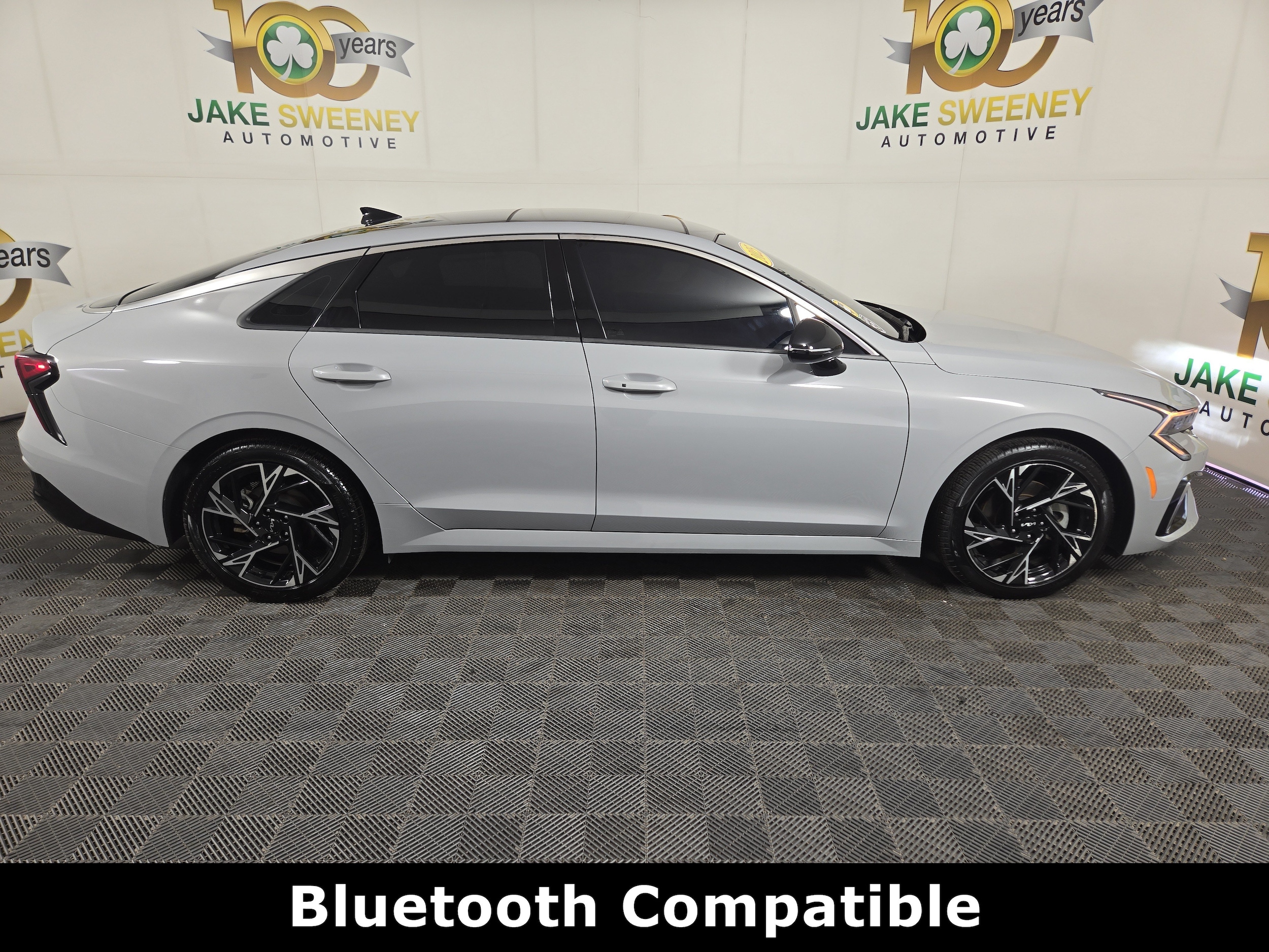 2025 Kia K5 GT-Line - Photo 9