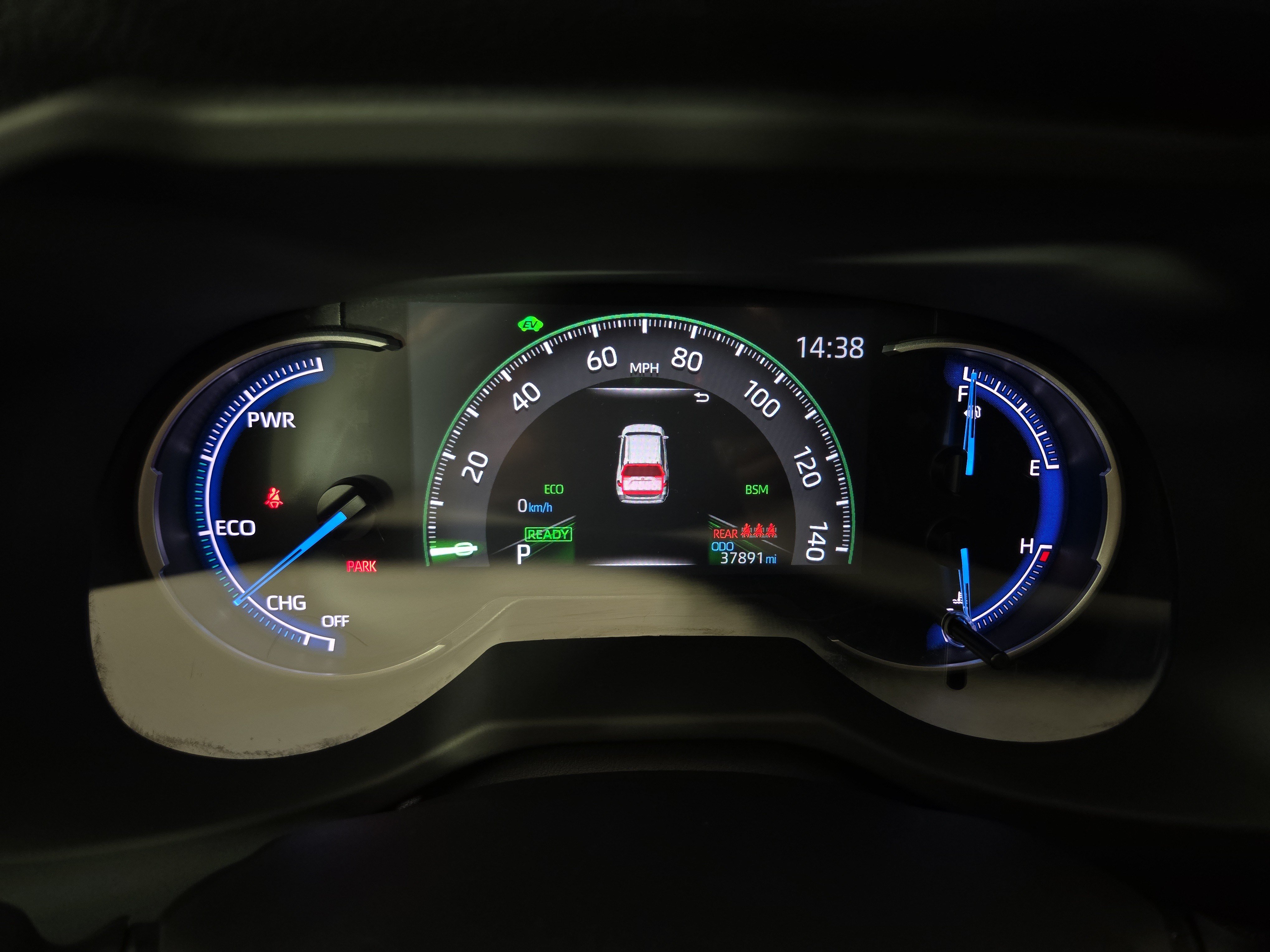 2025 Toyota RAV4 XLE - Photo 17