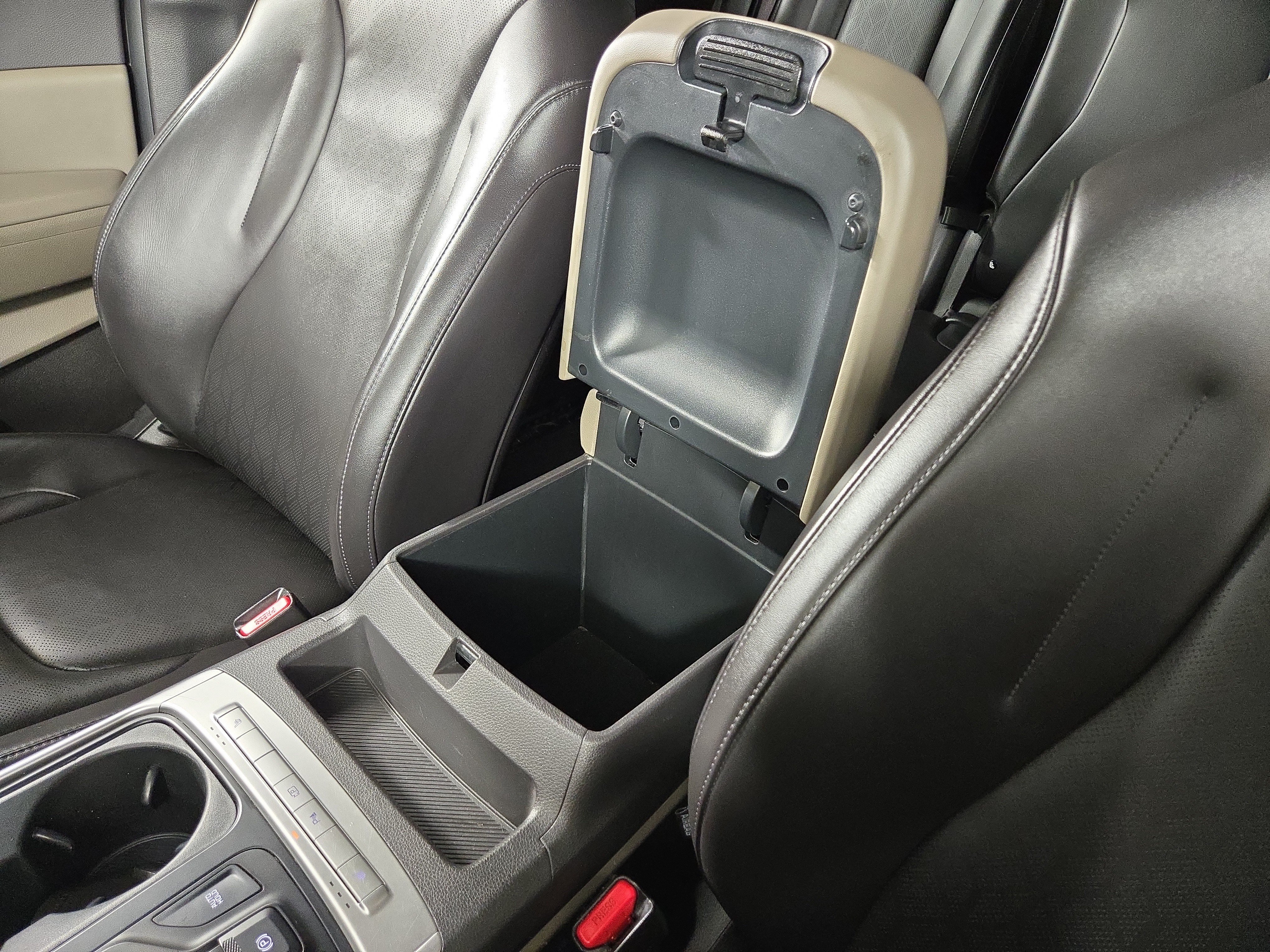 2025 Kia Carnival LXS - Photo 28