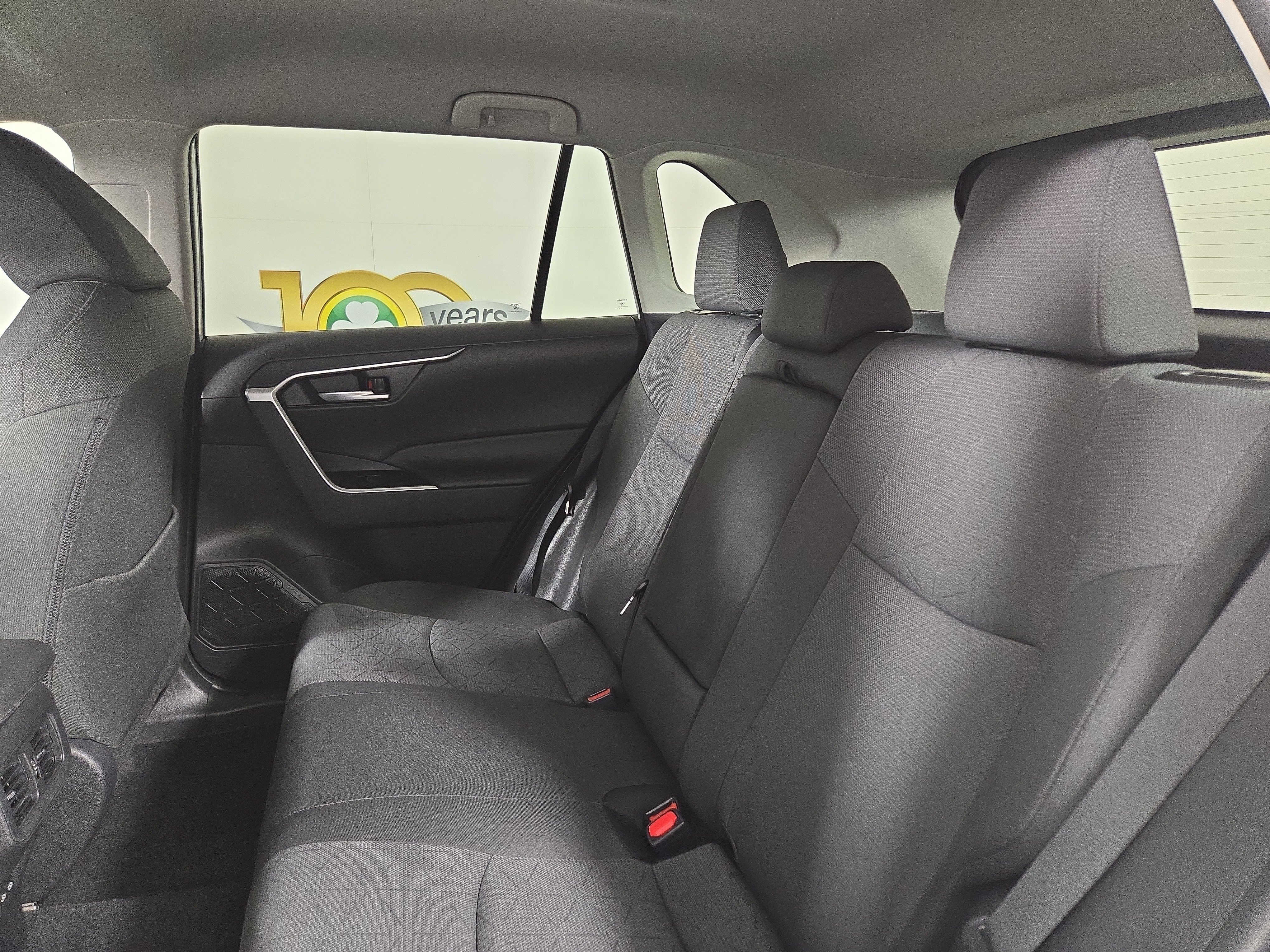 2025 Toyota RAV4 XLE - Photo 12