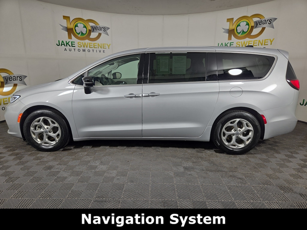 Used 2024 Chrysler Pacifica Limited Van Passenger Van