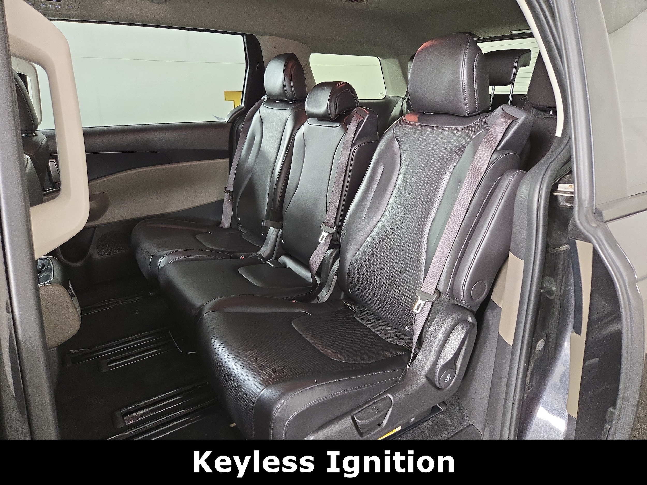 2025 Kia Carnival LXS - Photo 12
