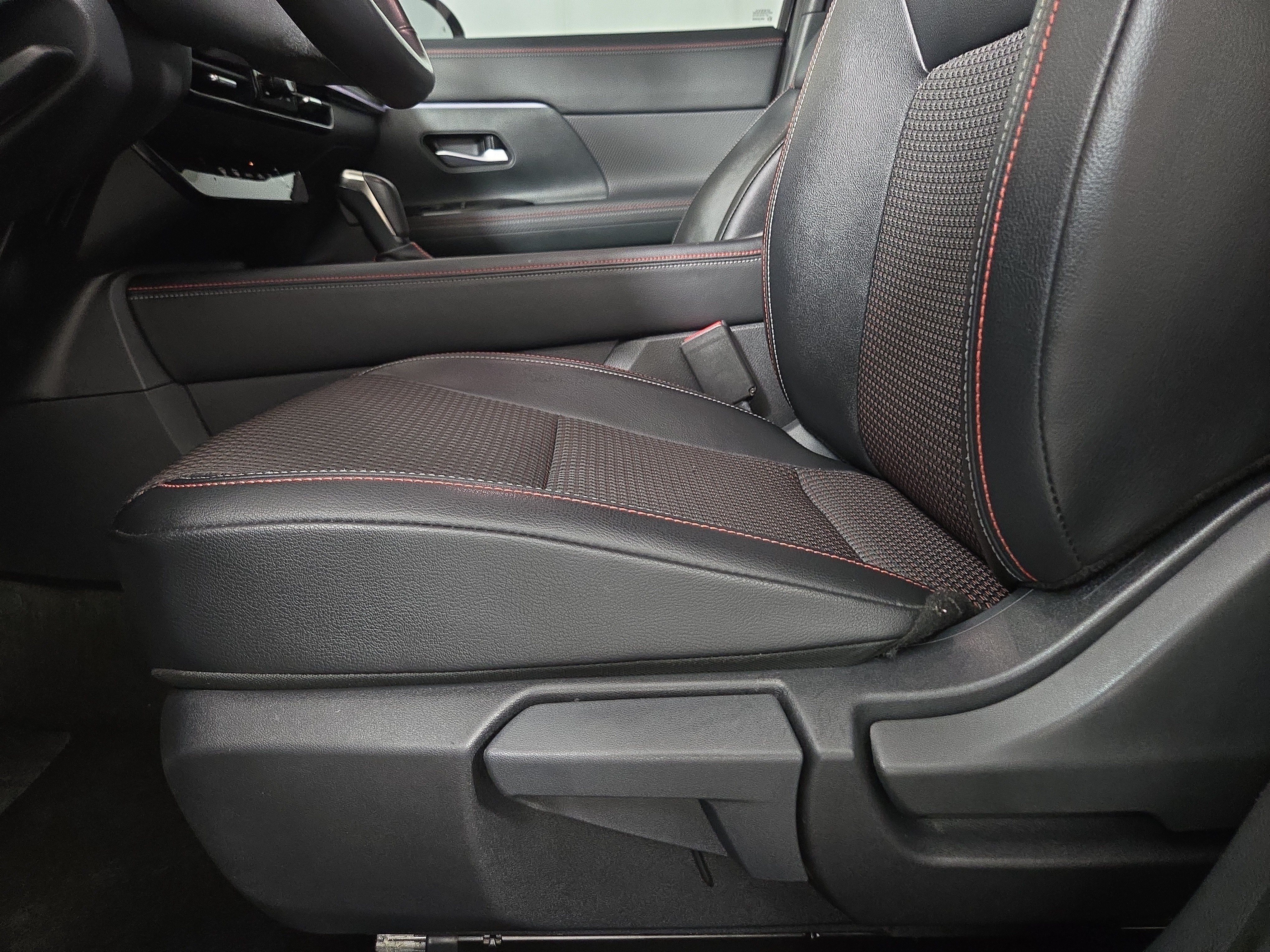 2025 Nissan Kicks SR AWD - Photo 29
