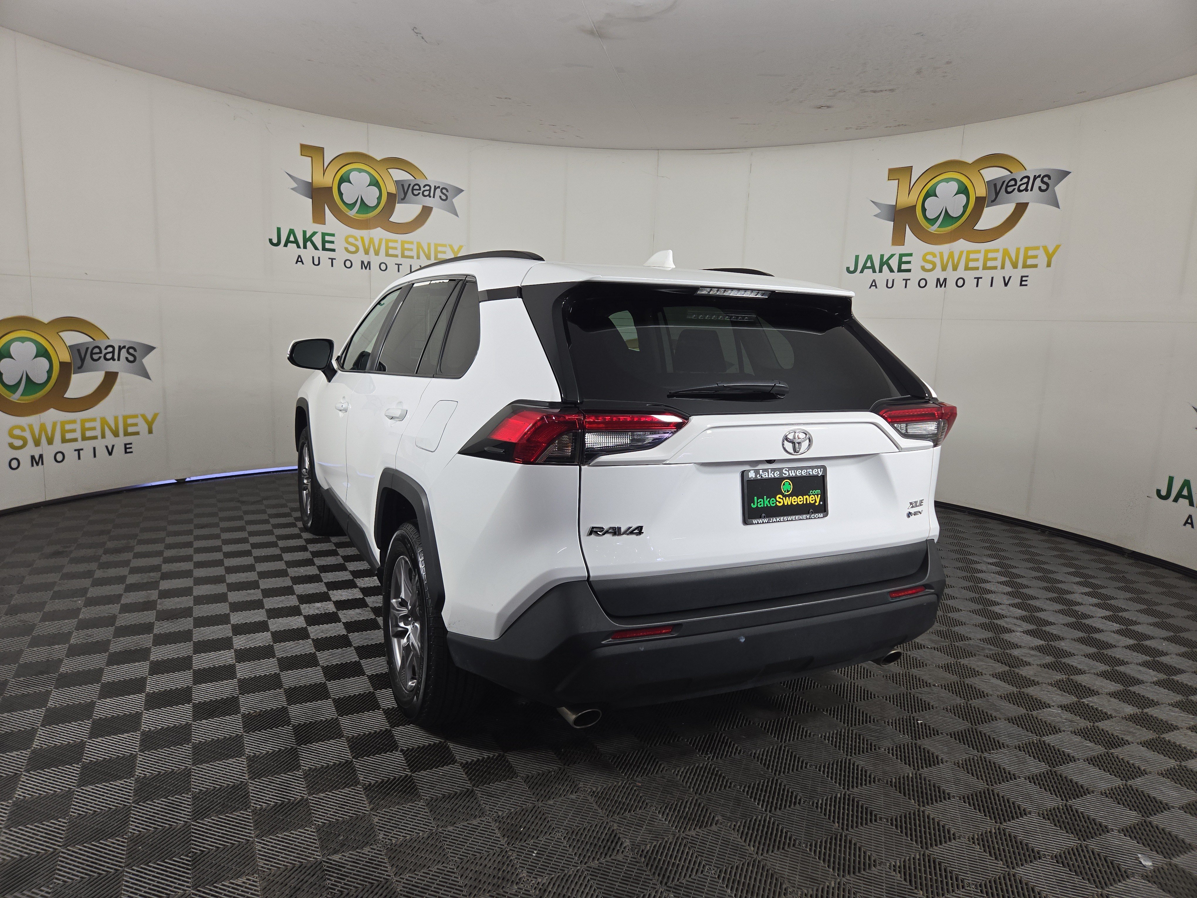 2025 Toyota RAV4 XLE - Photo 6