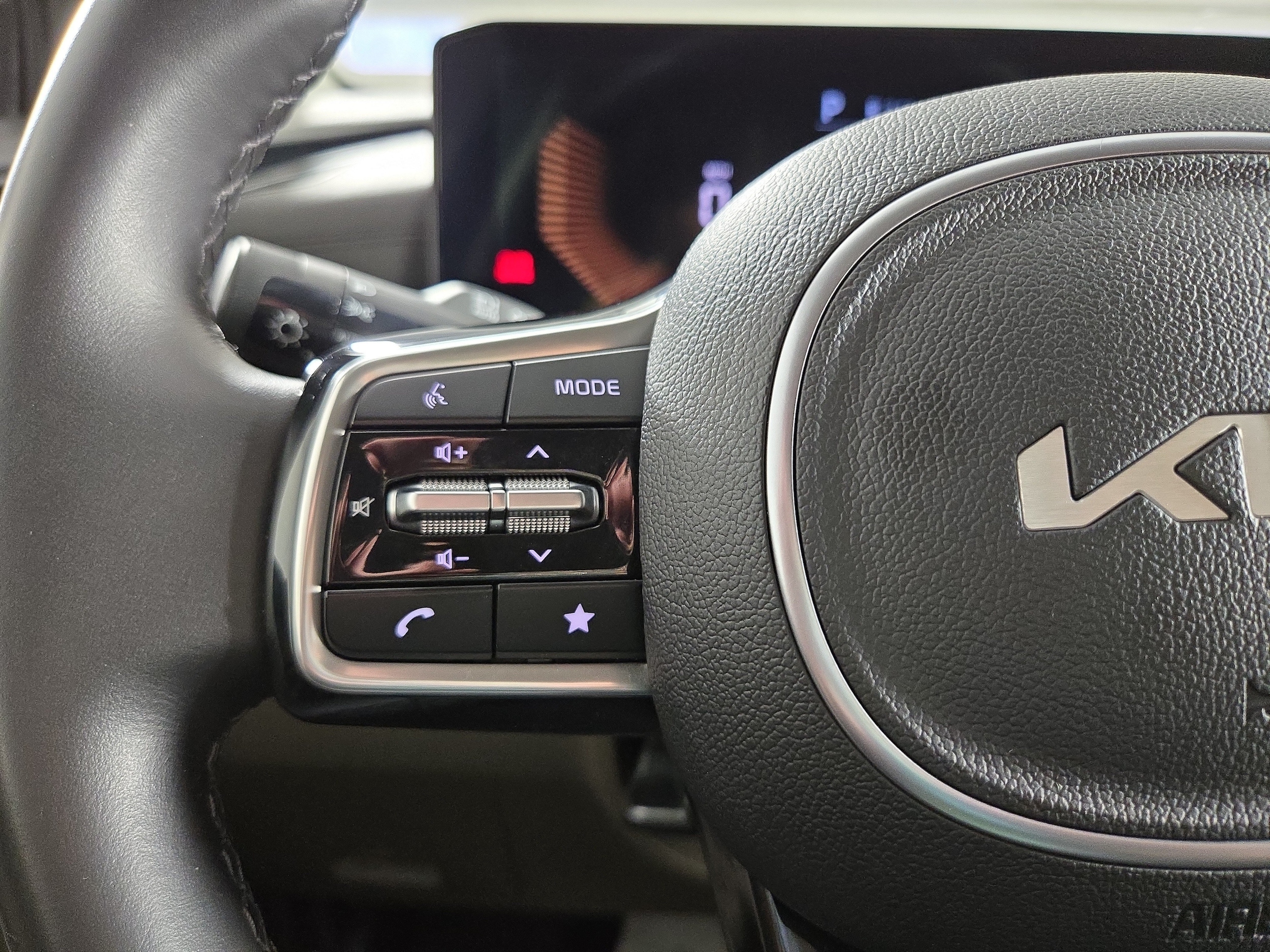 2025 Kia Carnival LXS - Photo 16