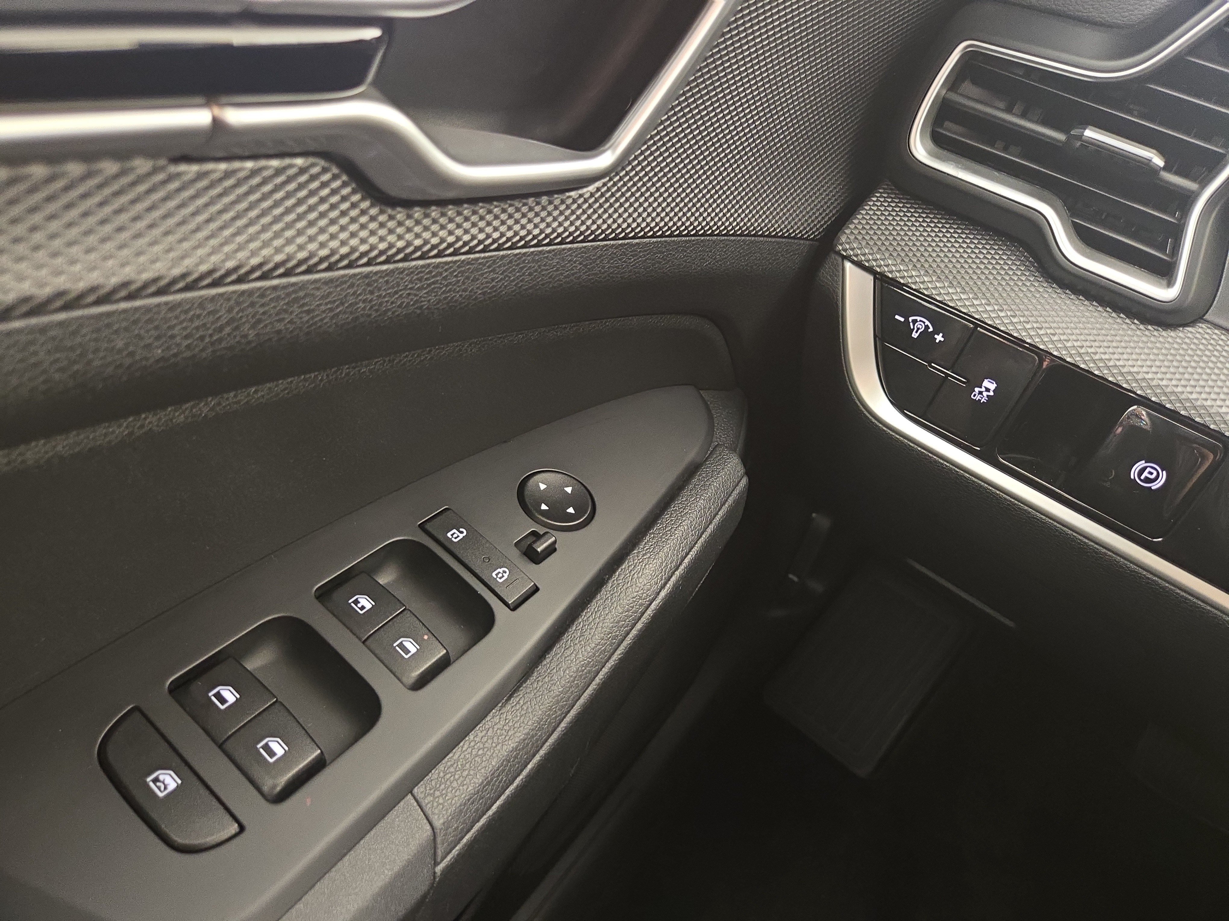 2023 Kia Sportage LX - Photo 27