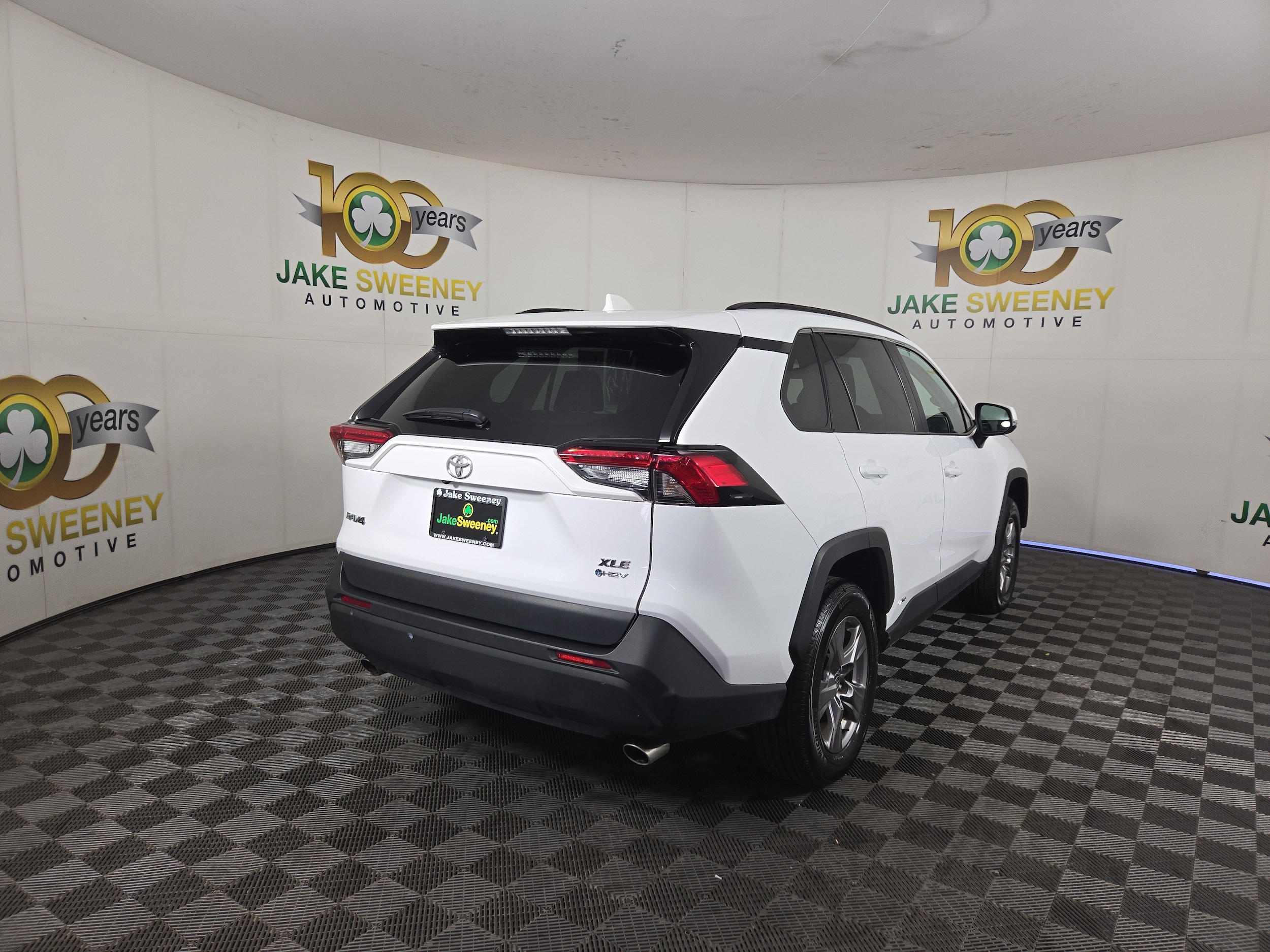 2025 Toyota RAV4 XLE - Photo 9