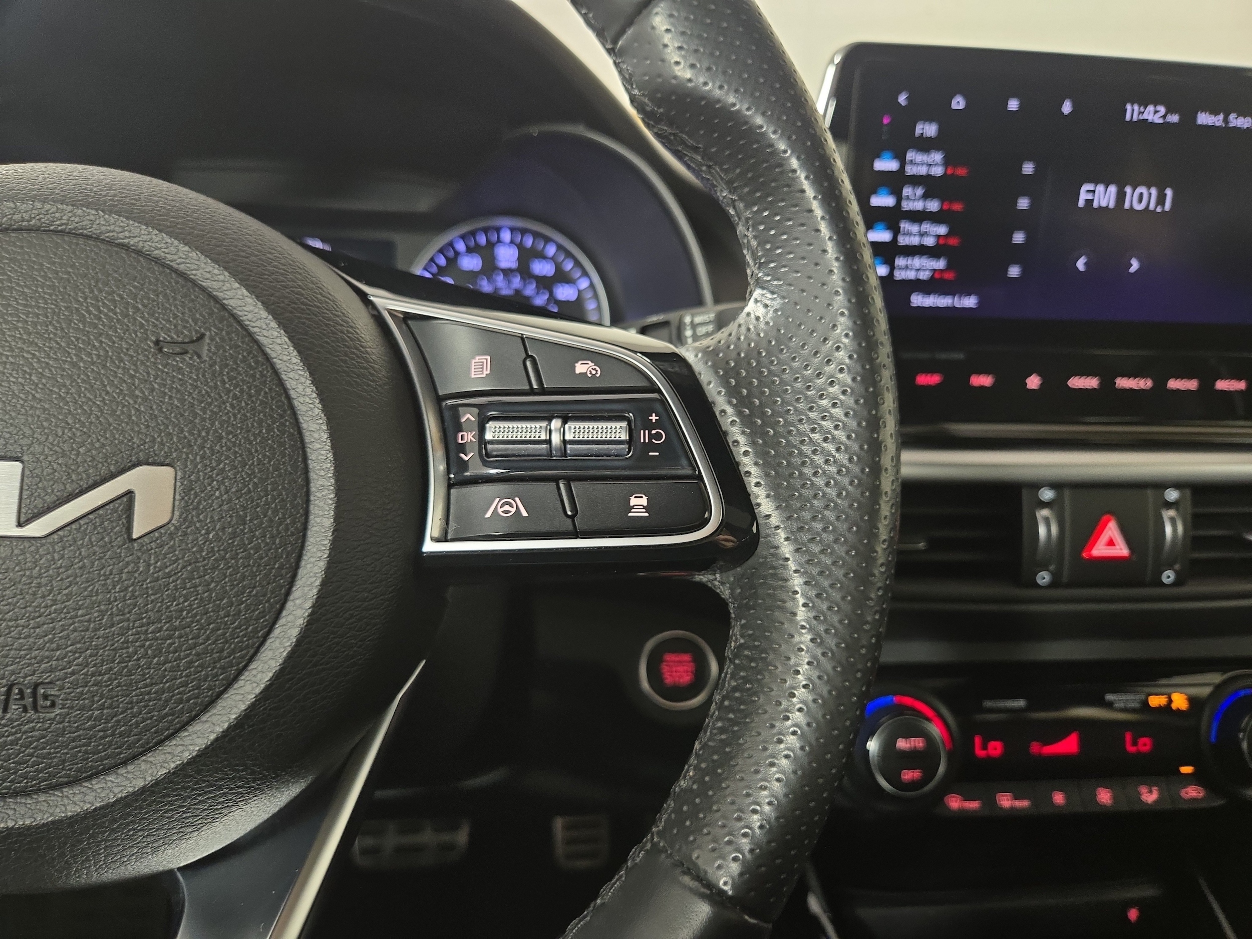 2024 Kia Forte GT-Line - Photo 16